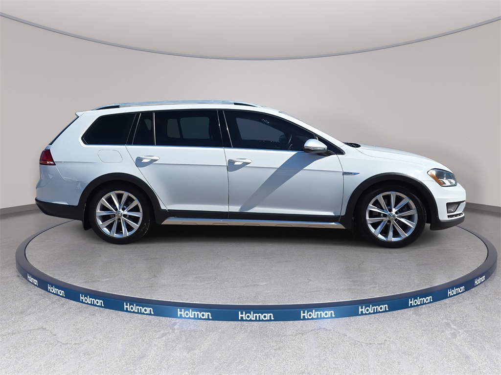 2017 Volkswagen Golf Alltrack TSI SE 4Motion photo 2