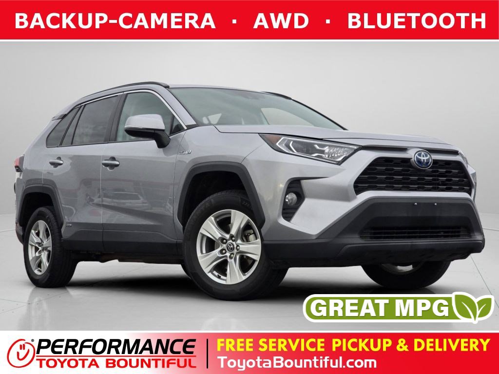 2021 Toyota RAV4 XLE's photo