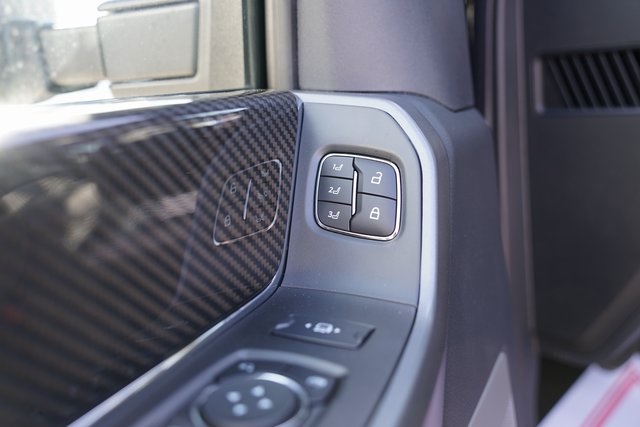 2025 FORD F-250 - Image 35