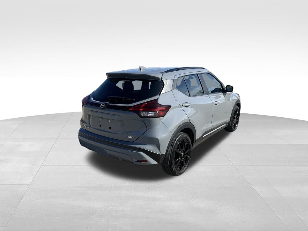 2023 Nissan Kicks SR photo 3