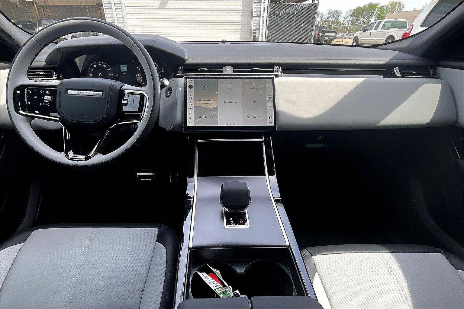 2026 Land Rover Range Rover Velar SE photo 3