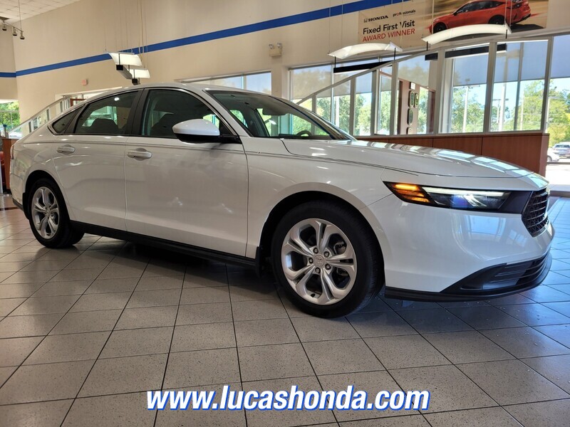 2023 Honda Accord LX photo 3
