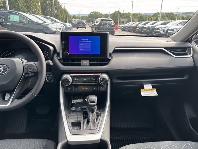 2025 Toyota RAV4 XLE photo 15