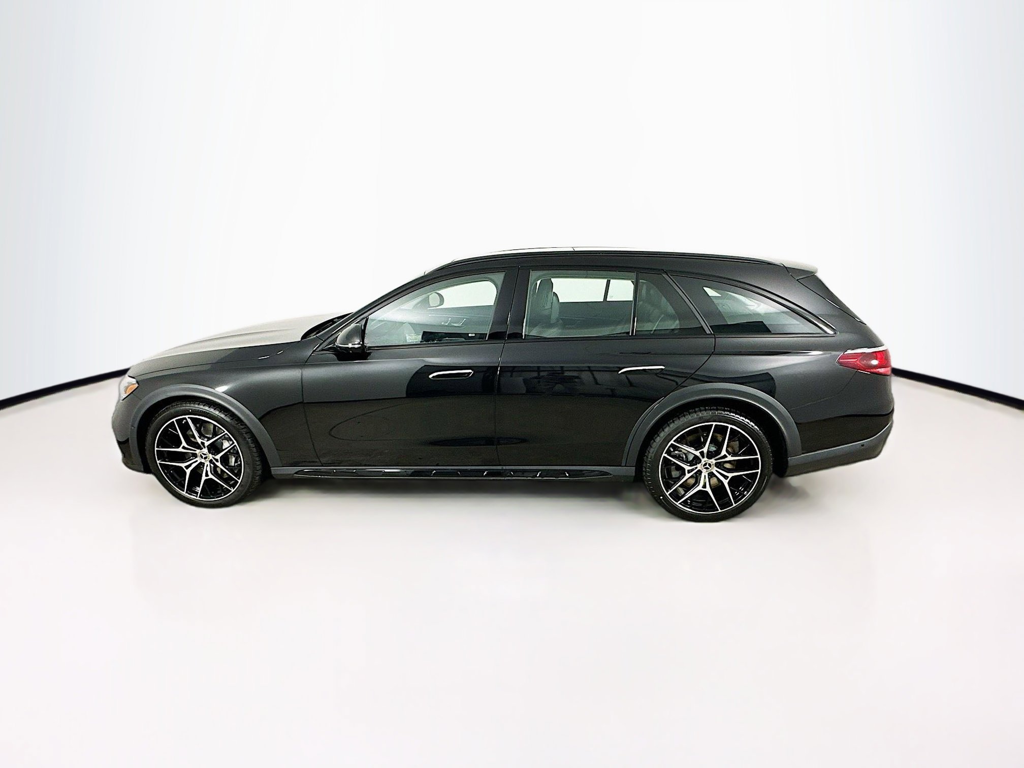2025 Mercedes Benz E 450 4MATIC All-Terrain Wagon photo 2