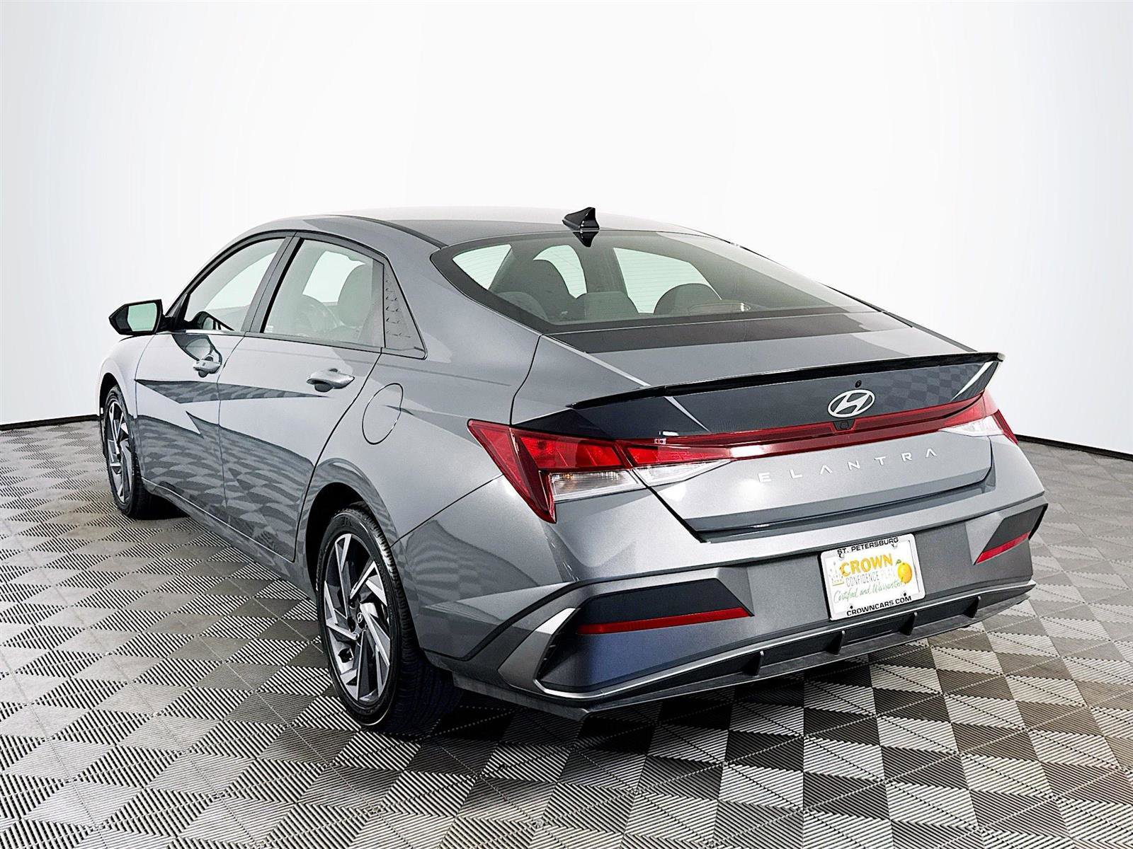 2025 Hyundai Elantra SEL Sport photo 5