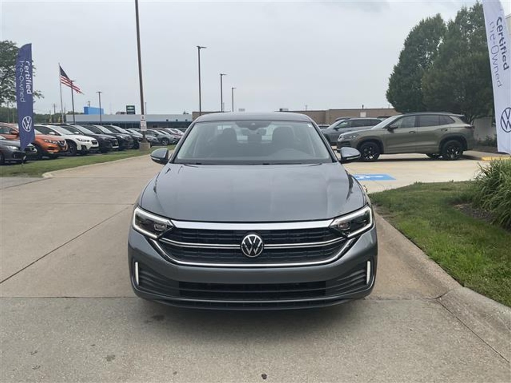 2024 Volkswagen Jetta SEL photo 3
