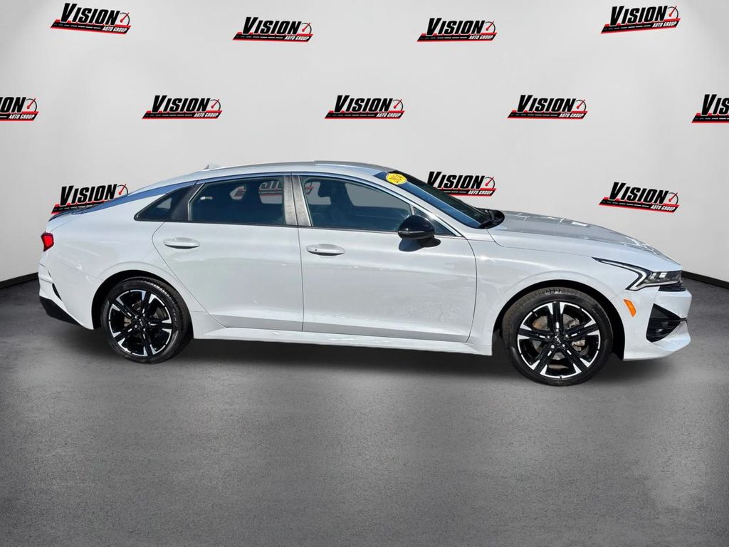 2024 Kia K5 GT-Line photo 4