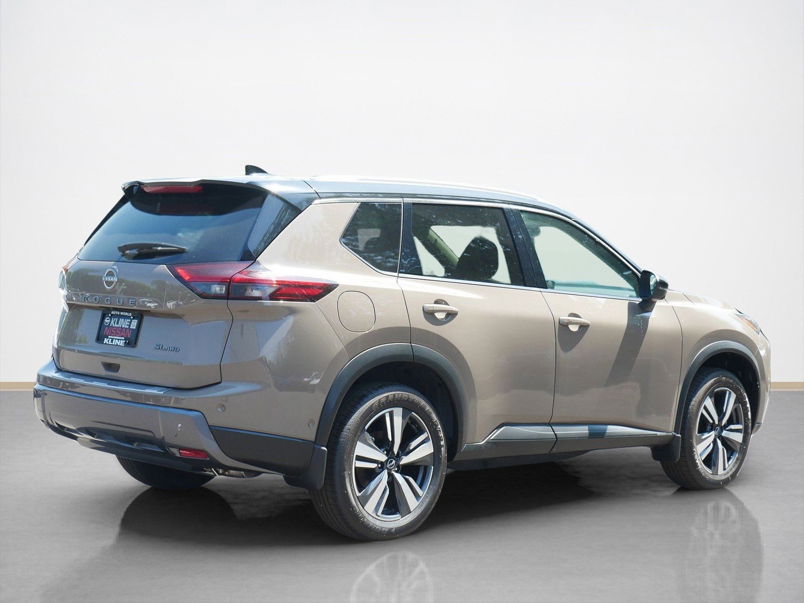 2025 Nissan Rogue SL photo 2