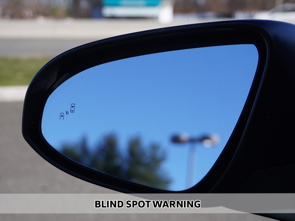 2017 Toyota Camry XLE photo 4