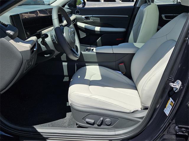 2025 Hyundai Sonata Hybrid Limited photo 4