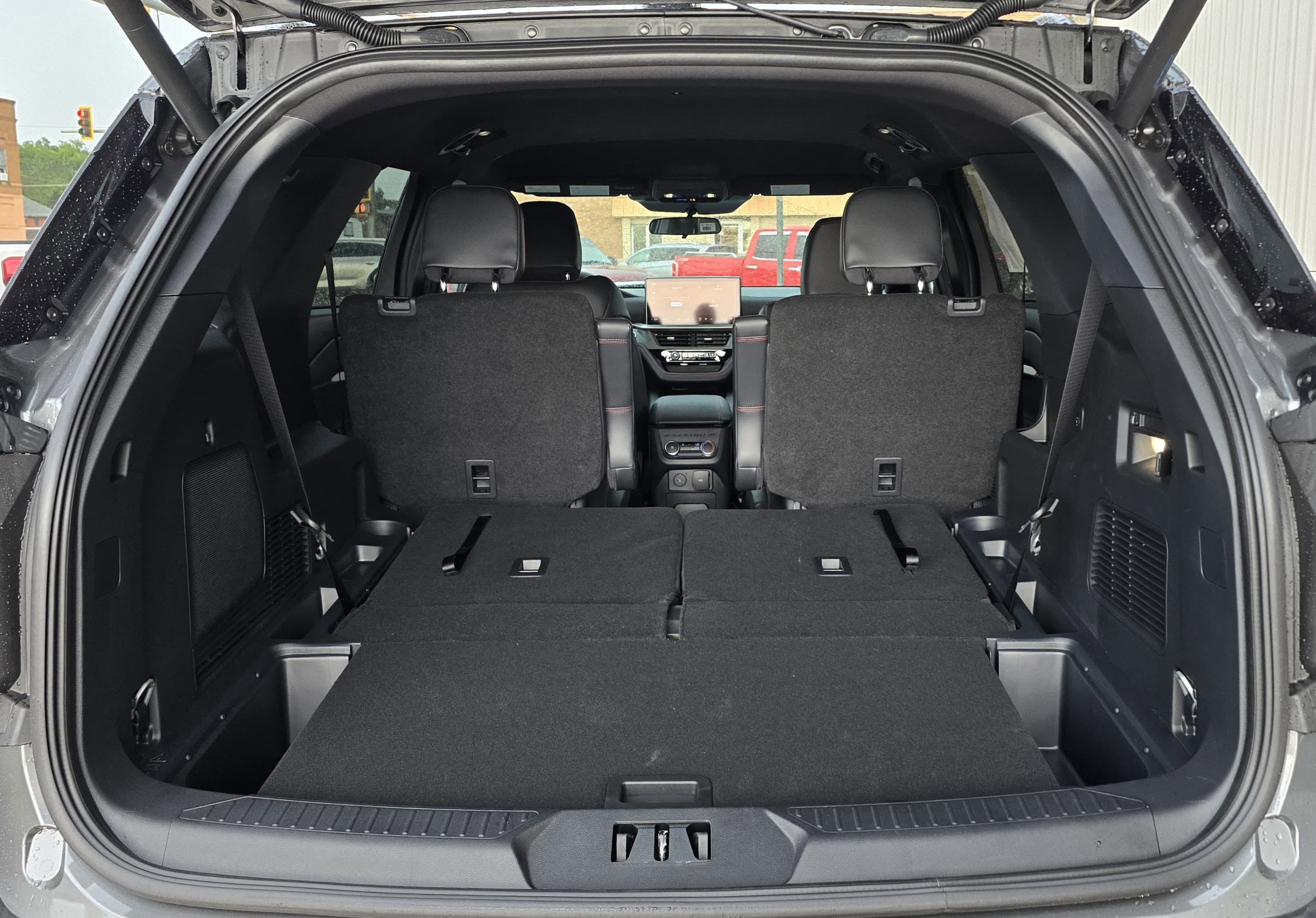 2025 Ford Explorer ST-Line photo 13