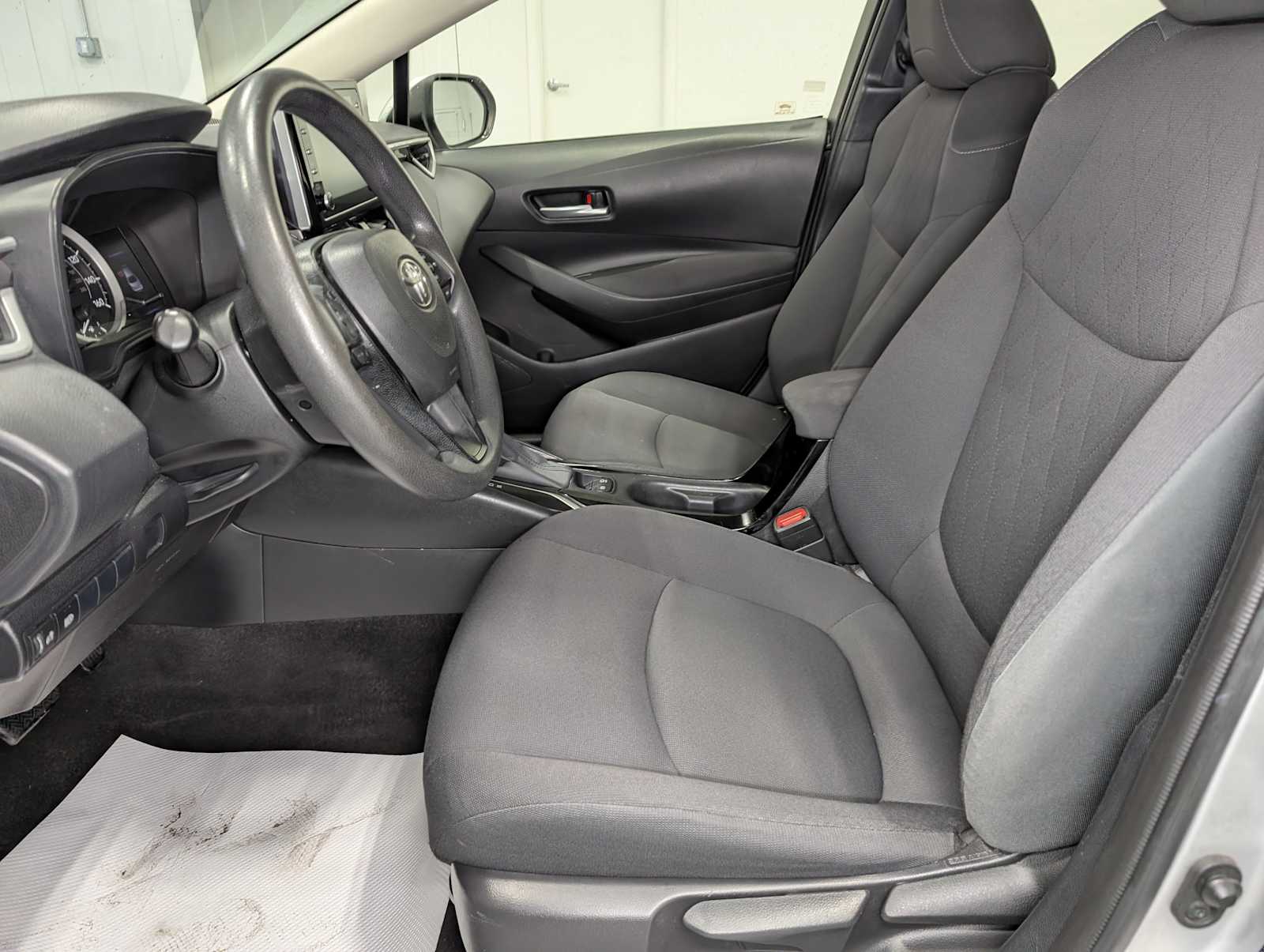 2020 Toyota Corolla LE photo 4
