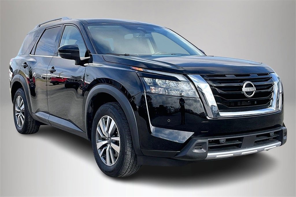 2025 Nissan Pathfinder SL's photo