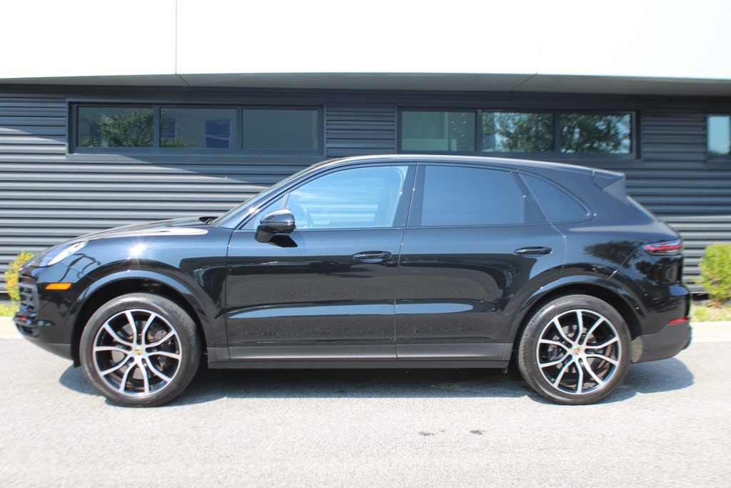 2023 Porsche Cayenne Platinum Edition photo 2
