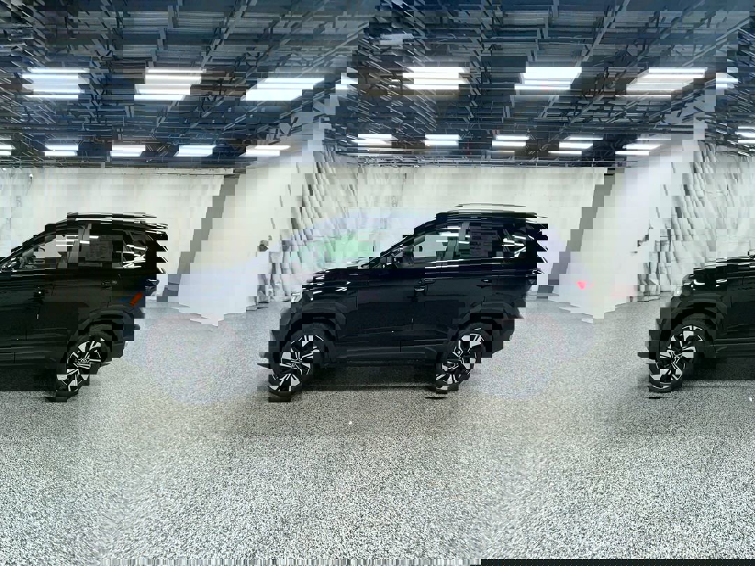 2025 Volkswagen Taos SE photo 4