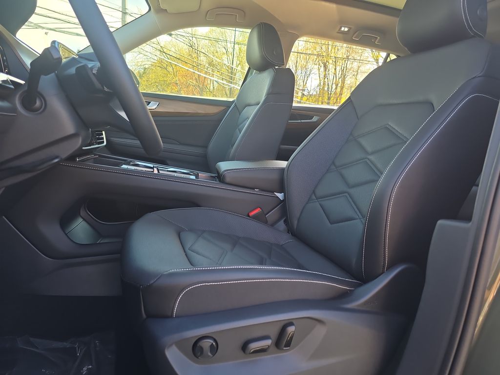 2025 Volkswagen Atlas SE Technology photo 3