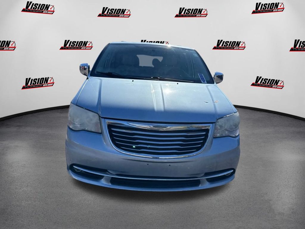 2012 Chrysler Town & Country photo 2
