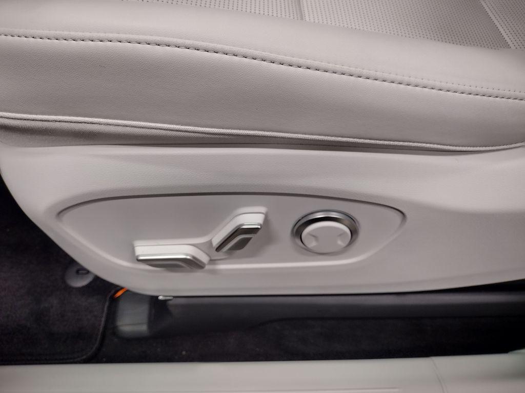 2026 Hyundai Ioniq SEL photo 18