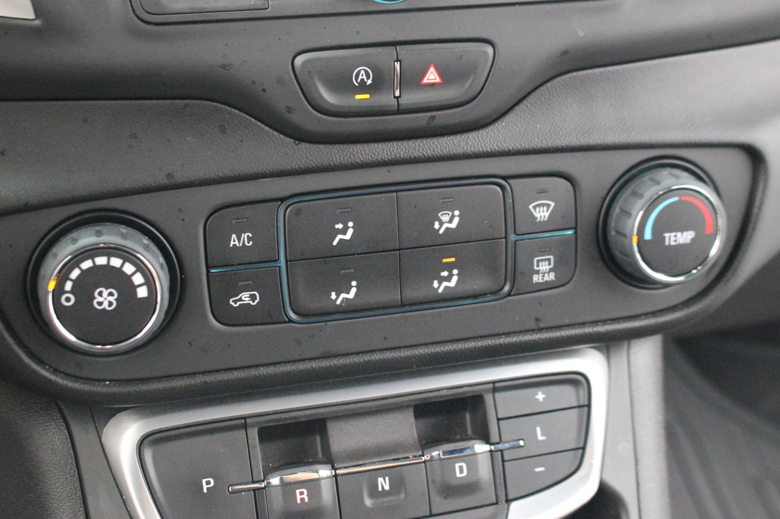 2022 Gmc Terrain SLE photo 24