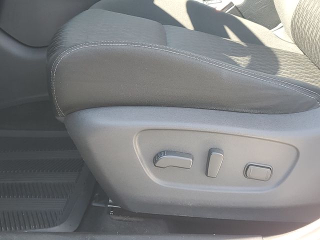 2020 Nissan Rogue SV photo 23