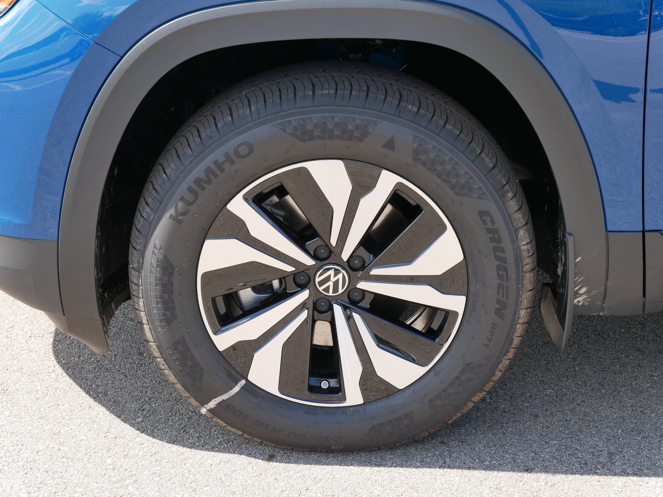 2025 Volkswagen Atlas Cross Sport SE photo 2