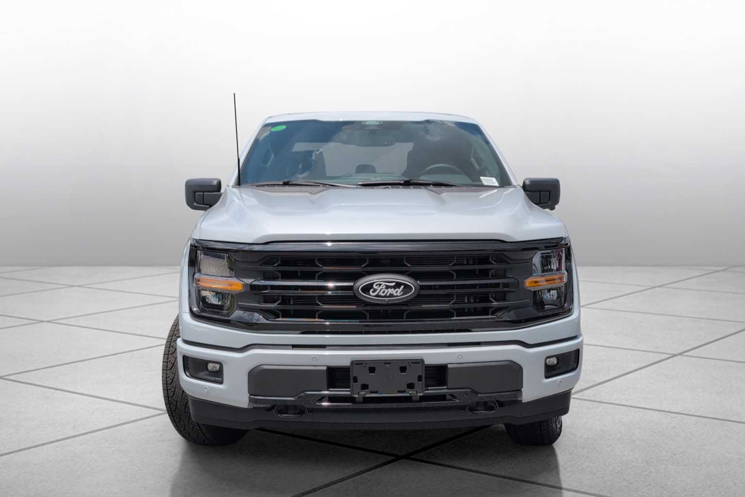 2025 Ford F-150 XLT photo 3