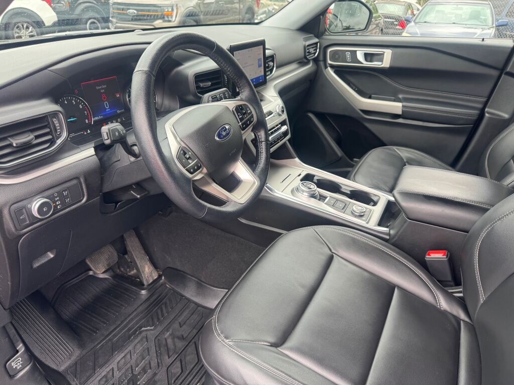 2022 Ford Explorer XLT photo 9