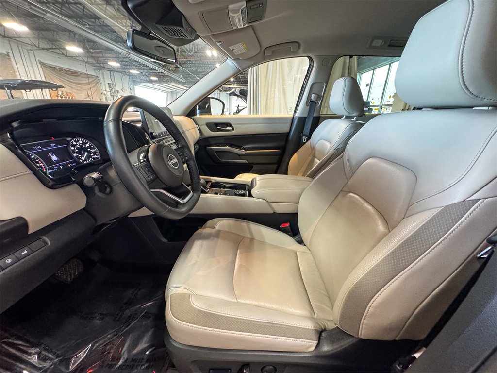 2022 Nissan Pathfinder SL photo 17