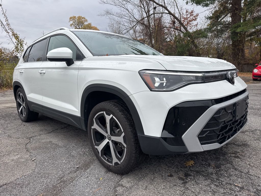 2025 Volkswagen Taos SEL photo 3