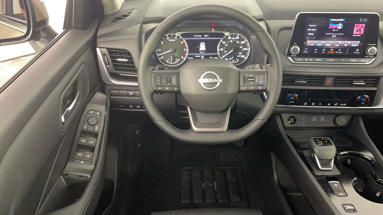 2025 Nissan Rogue SV photo 14