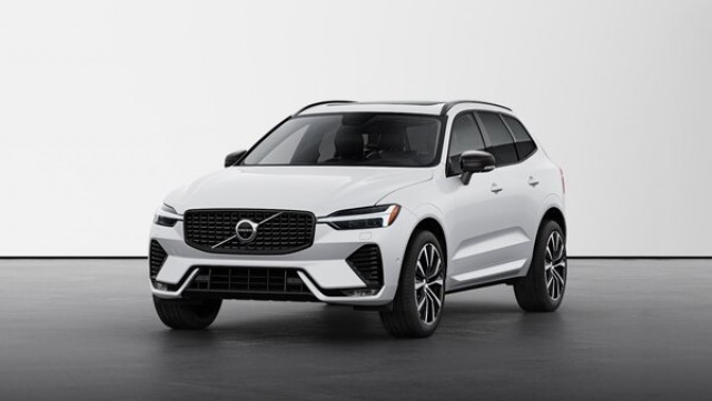 2025 Volvo XC60 B5 Ultra Dark Theme