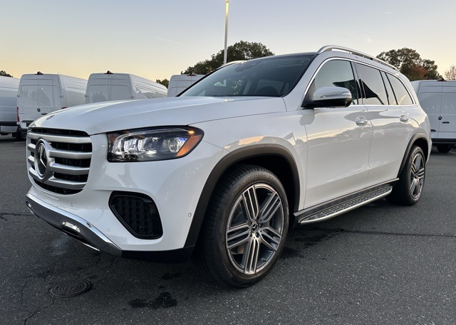 2026 Mercedes Benz GLS 450 4MATIC photo 3