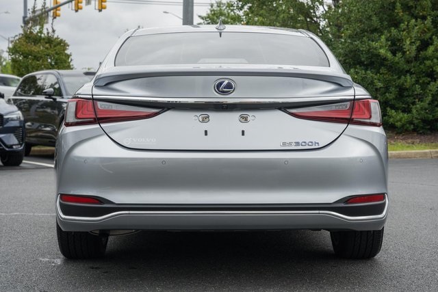 2022 Lexus ES 300h photo 5