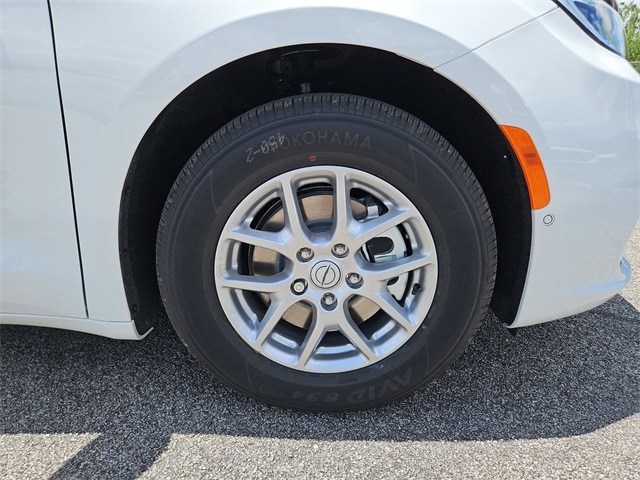 2025 Chrysler Pacifica photo 34