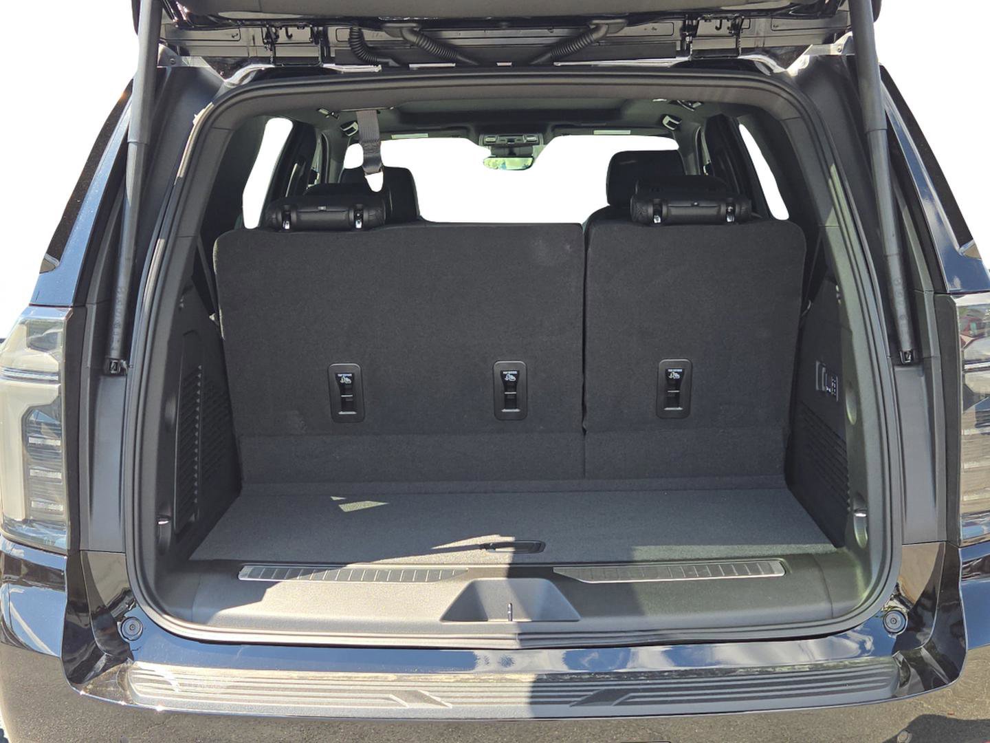 2025 Chevrolet Tahoe High Country photo 12