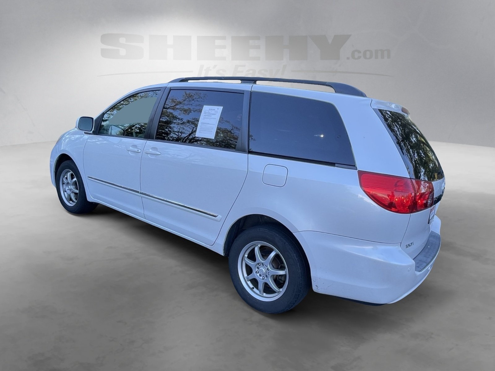 2008 Toyota Sienna XLE photo 12