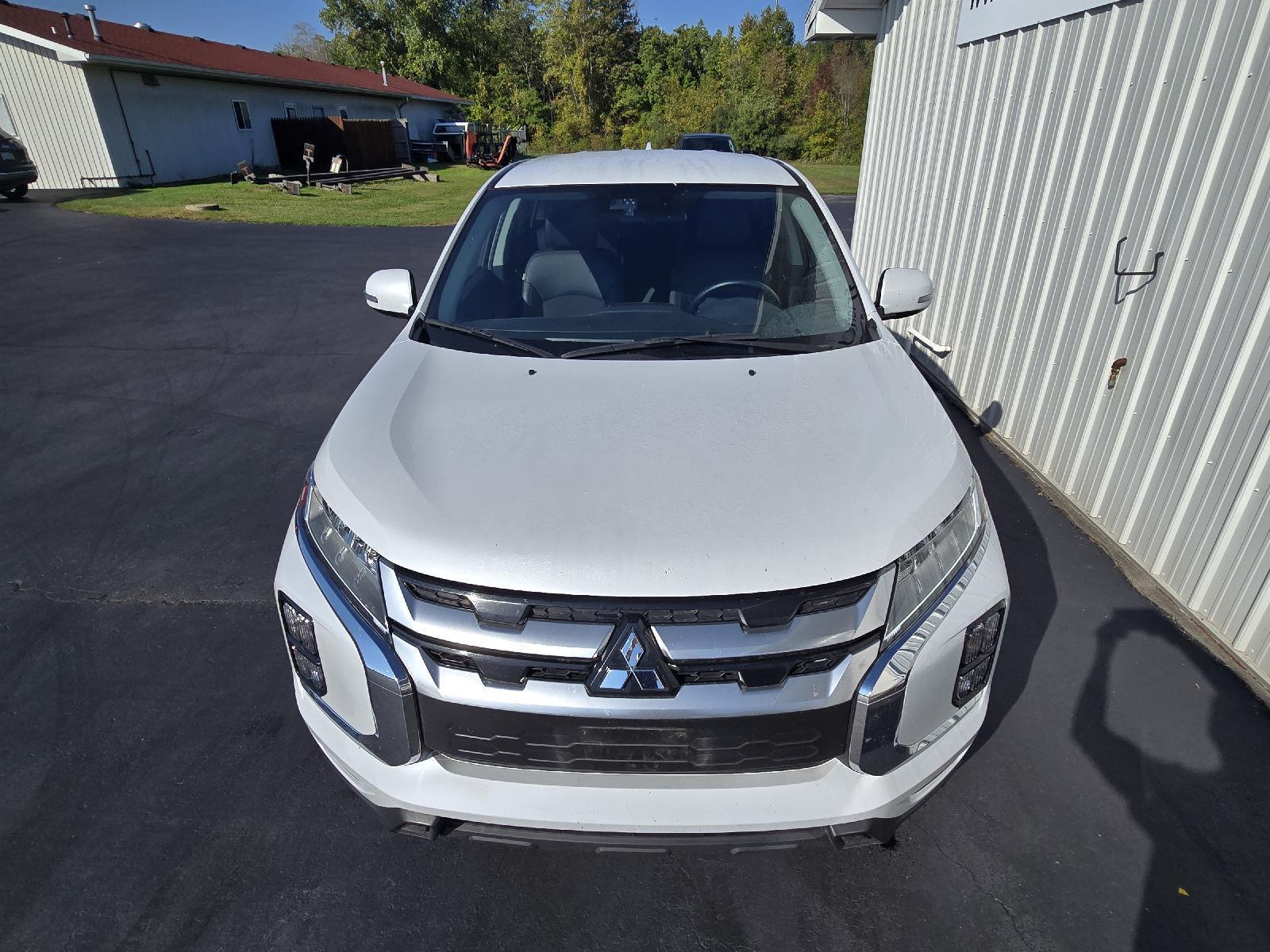 2024 Mitsubishi Outlander ES LE SE photo 9