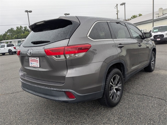 2019 Toyota Highlander LE photo 4