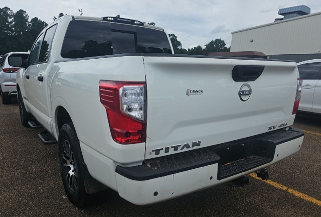 2024 Nissan Titan SV photo 2