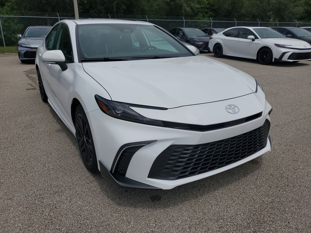 2025 Toyota Camry SE photo 3