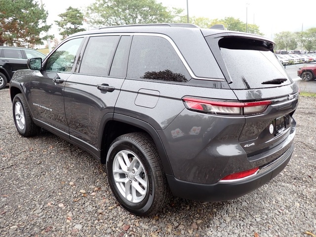 2025 Jeep Grand Cherokee Laredo X photo 2