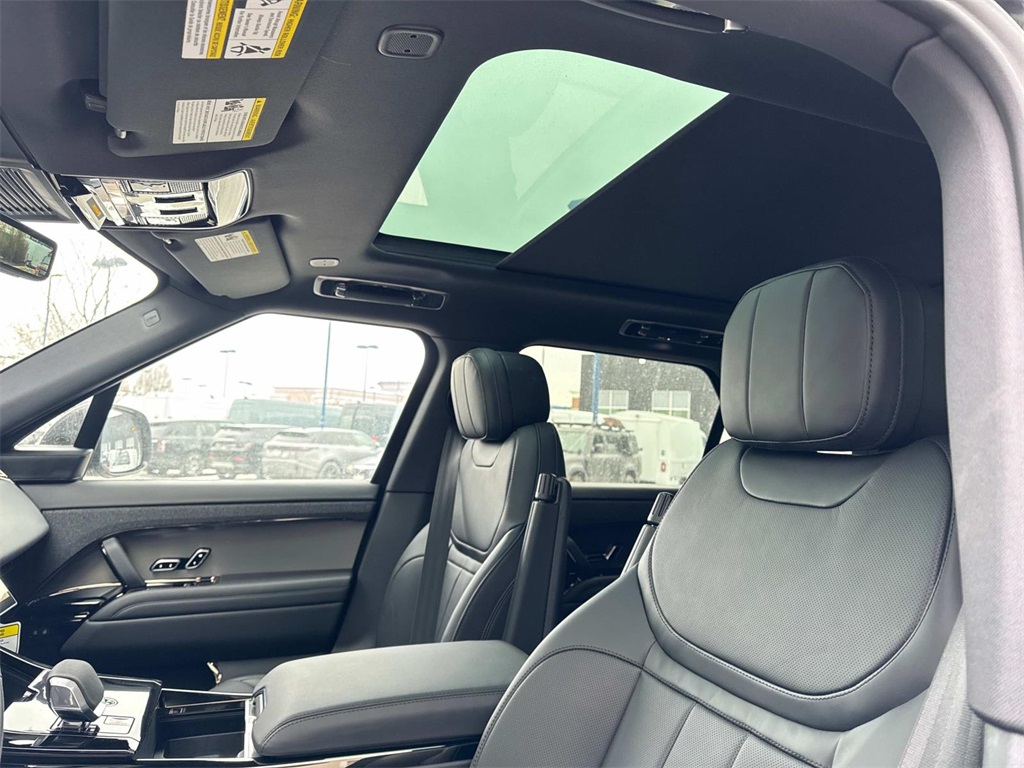 2025 Land Rover Range Rover Sport SE photo 18