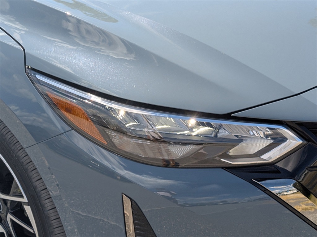 2025 Nissan Sentra SR photo 9
