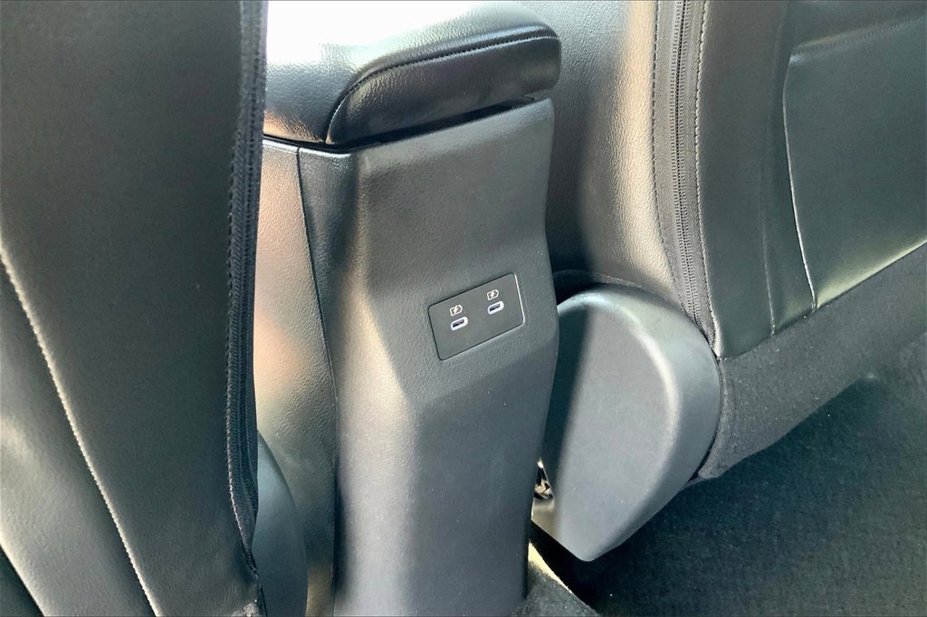 2025 Nissan Kicks SR photo 3