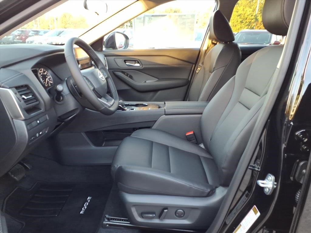 2026 Nissan Rogue SV photo 4