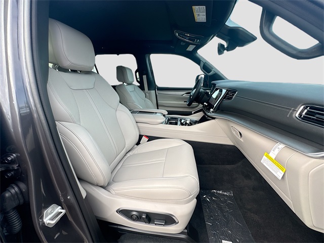 2025 Jeep Wagoneer L Series I photo 24