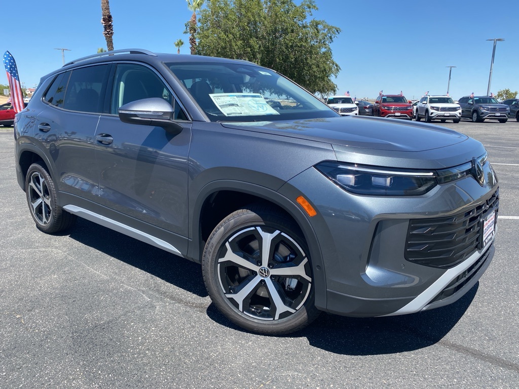 2025 Volkswagen Tiguan SE's photo