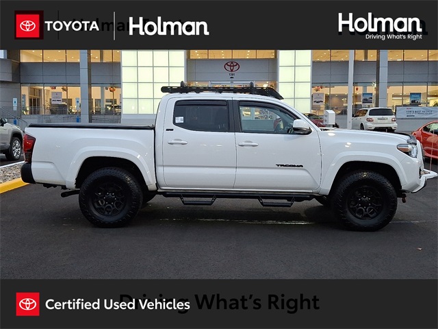 2022 Toyota Tacoma SR5's photo