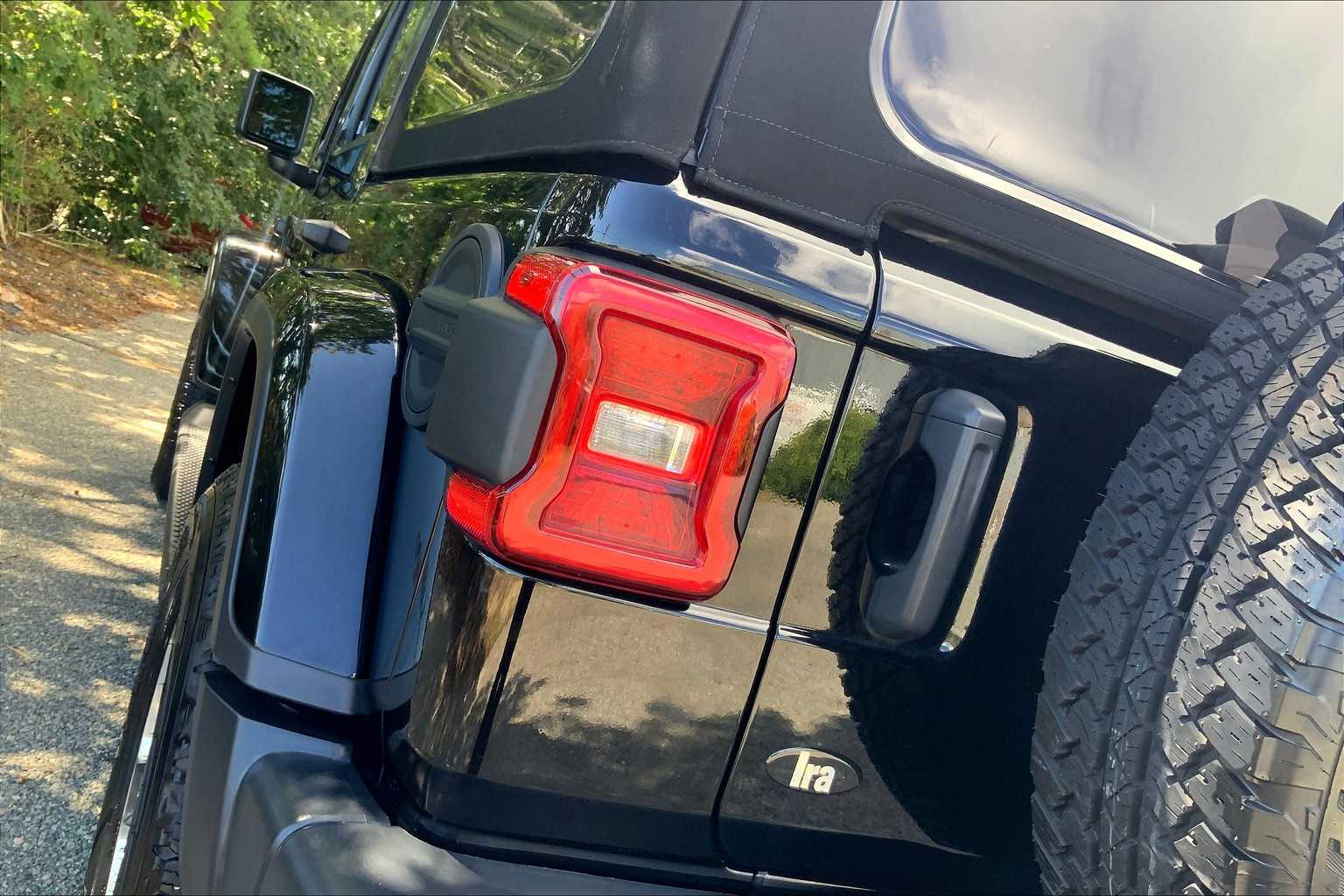 2021 Jeep Wrangler Unlimited Sahara photo 22
