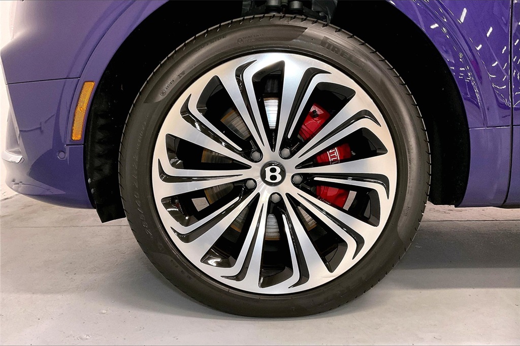 2024 Bentley Bentayga Azure photo 17